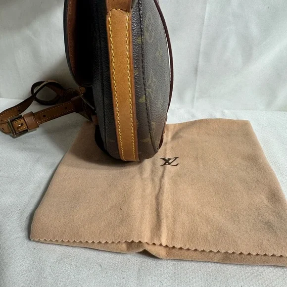 Louis Vuitton Crossbody Bag - Picture 4 of 10